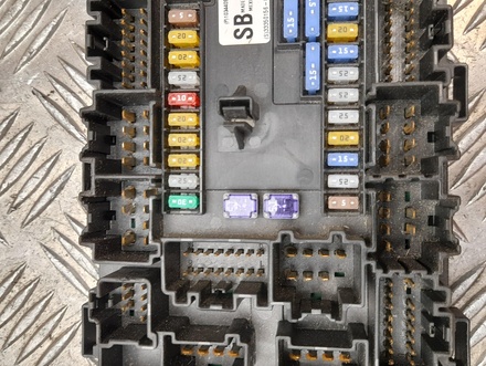 Tesla 1034409-00-B / 103440900B MODEL S 2016 Caja de fusibles