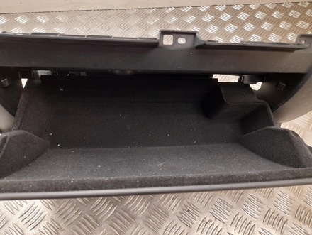 Tesla 1684227-00-C / 168422700C Model Y 2022 Glove box