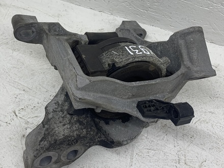 Mazda ENGINE MOUNT BRACKET / ENGINEMOUNTBRACKET 3 (BM) 2018 Скоба