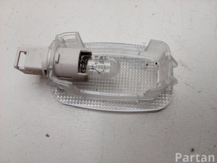 Mercedes-Benz A 221 820 04 01 / A2218200401 C-CLASS (W204) 2012 Luz de la puerta