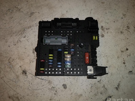 Volvo 30728512 XC70 CROSS COUNTRY 2006 Fuse Box